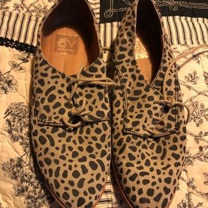 DV Cheetah pint oxfords